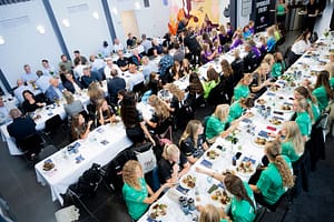 Billede af spillere og sponsorer